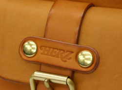 THE HERZ 2way�V�����_�[�o�b�O�@�w���c����