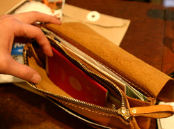 Travel Wallet �g���x���E�H���b�g�@�t�@�X�i�[��