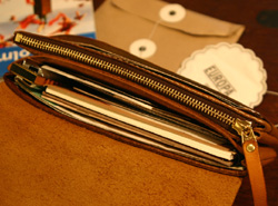 Travel Wallet �g���x���E�H���b�g�@�w�ʃ��C�����[��