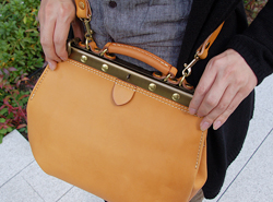 Panto Frame(�p���^�t���[��)�V���[�Y�uGather Shoulder�i�M���U�[�V�����_�[�j�v�@�t���[���g�b�v