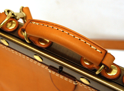 Panto Frame(�p���^�t���[��)�V���[�Y�uGather Shoulder�i�M���U�[�V�����_�[�j�v�@�����