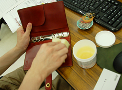スタンダードだからこそ毎日使いたいシステム手帳ケース メンテナンス